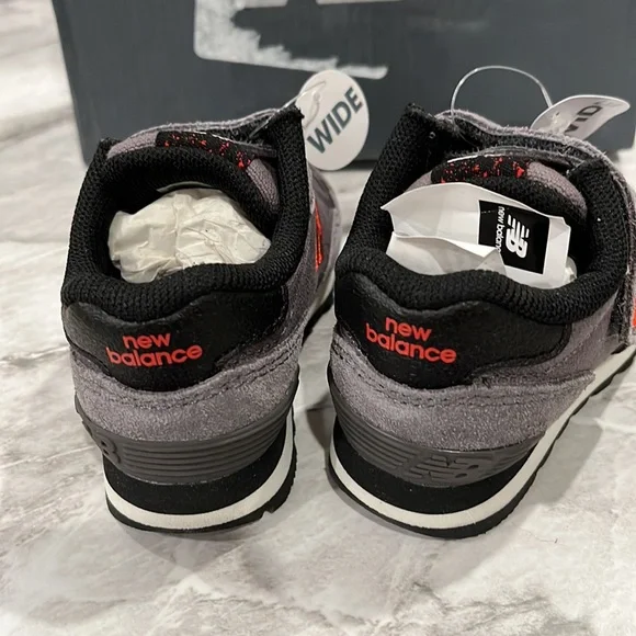 NEW New balance kids 515 v1 hook and loop sneaker 2W - Picture 2 of 4